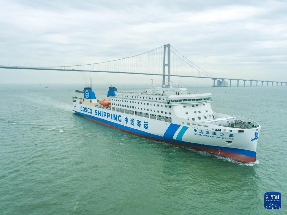 3月11日，“中远海运之星”号客滚船在珠江口试航（无人机照片）。新华社发（钟伟摄）